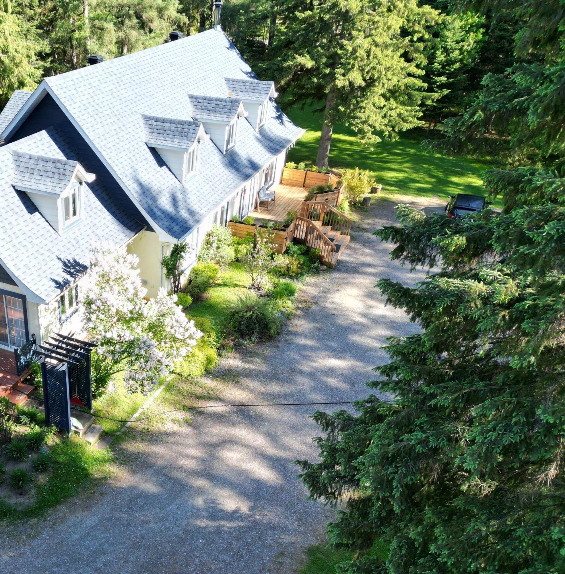 Bed and Breakfast La Tremblante Мон-Трамблан Екстер'єр фото