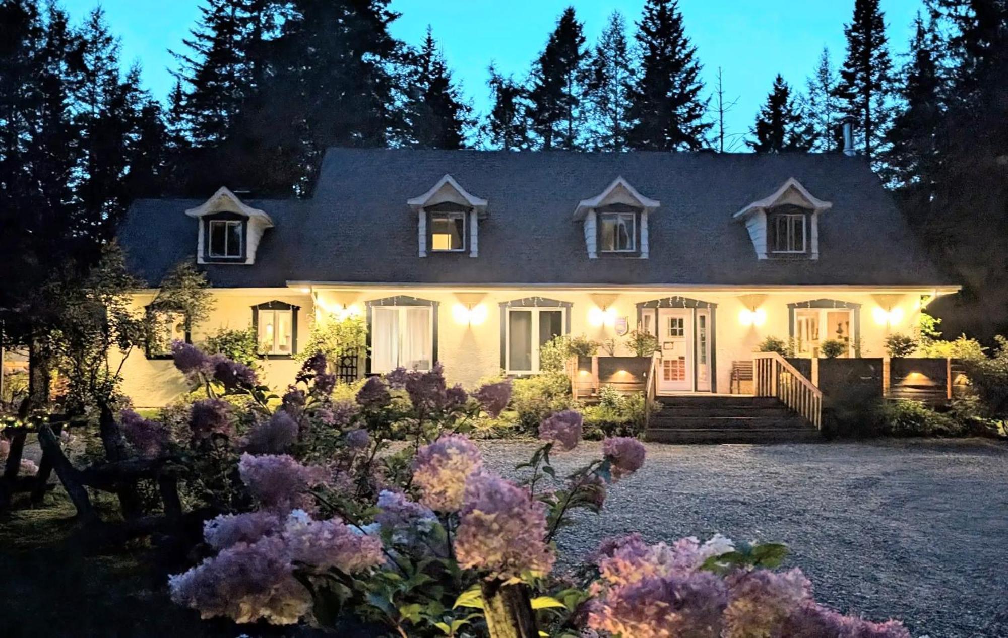 Bed and Breakfast La Tremblante Мон-Трамблан Екстер'єр фото